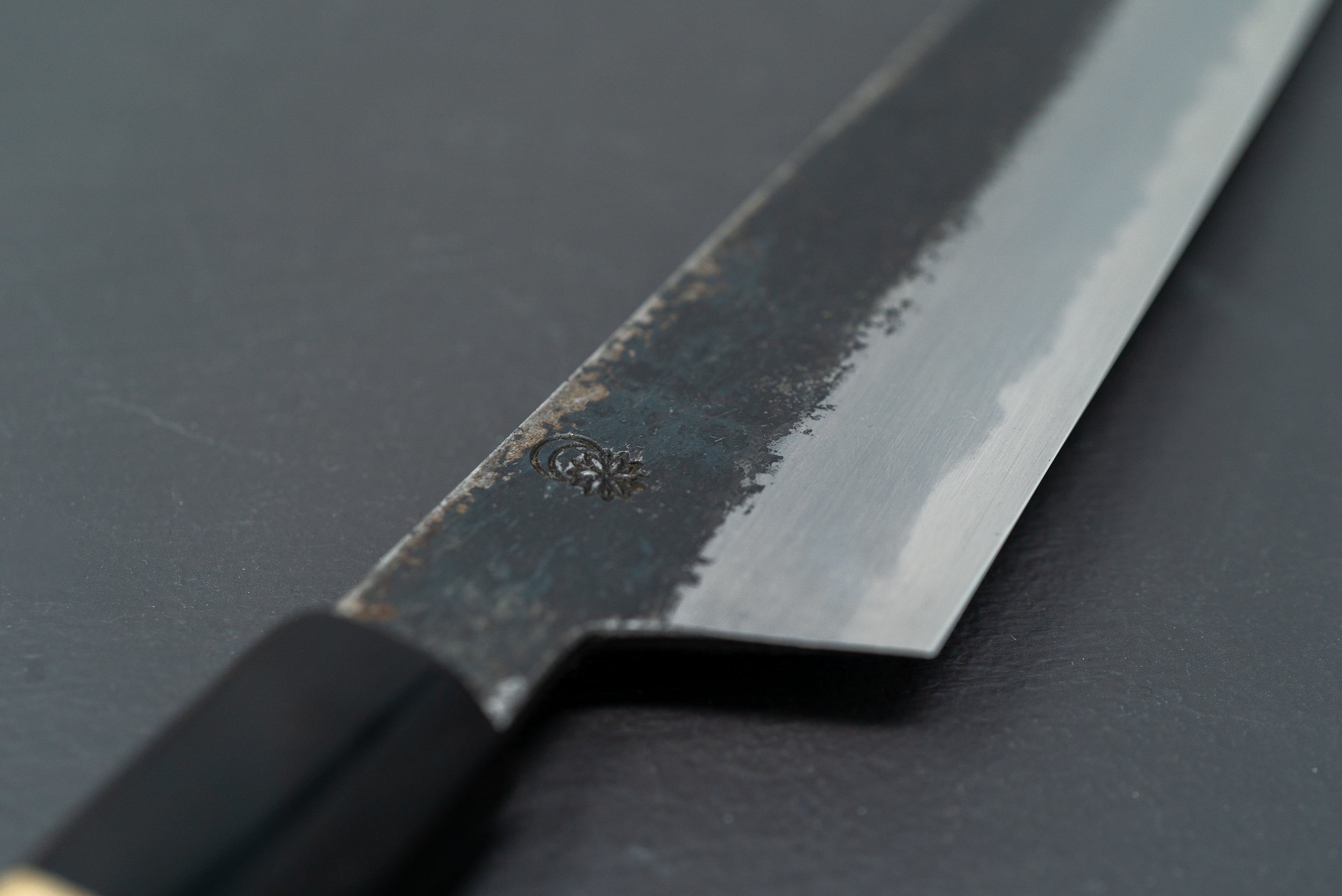Sakai Kikumori Kikuzuki Kuro Kiritsuke Gyuto 210mm - Cearmausas